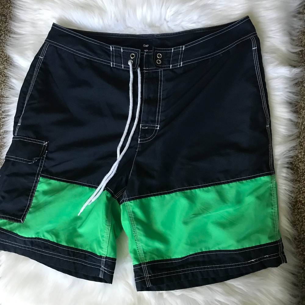 ☀️Men’s Gap board shorts